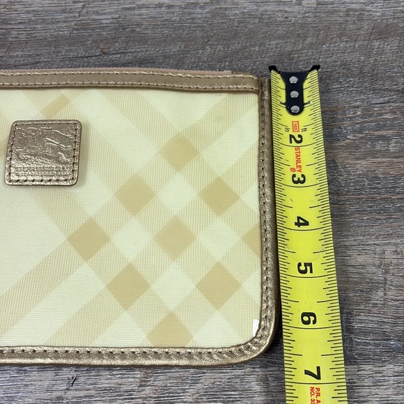 BURBERRY Gold/Lime Supernova Check Vinyl and Leather
Lawrence Snap Pouch - Picture 12 of 12